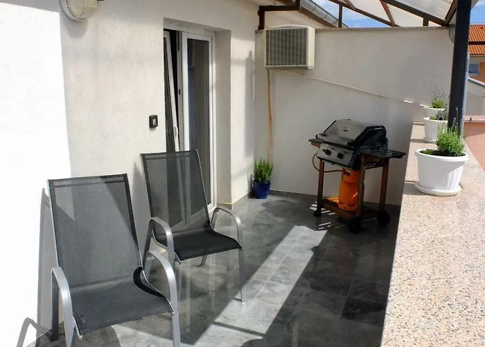 Apartman With A Parking Space - 17827