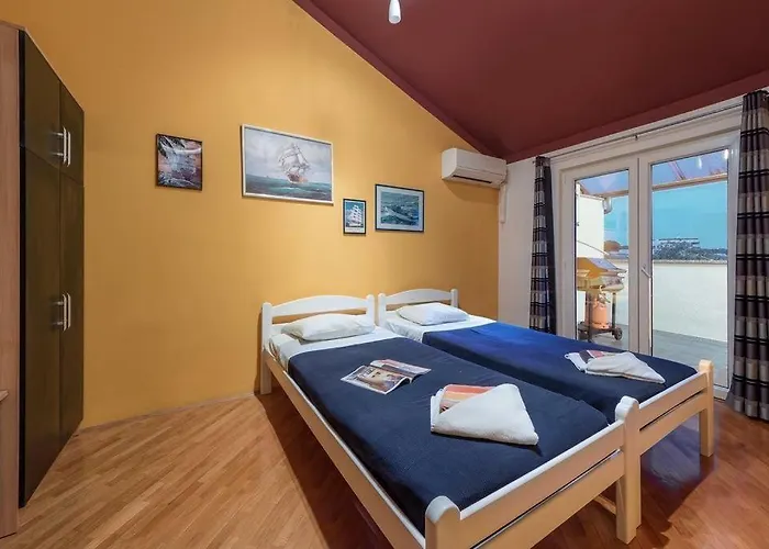 With A Parking Space - 17827 Πούλα