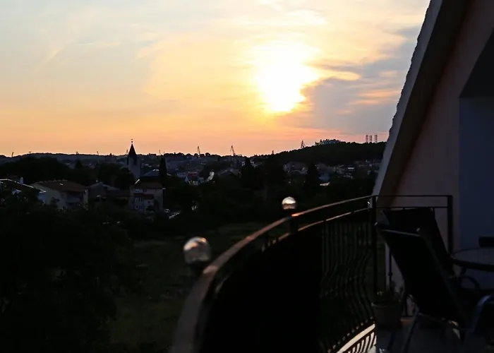 With A Parking Space - 17827 * Pola